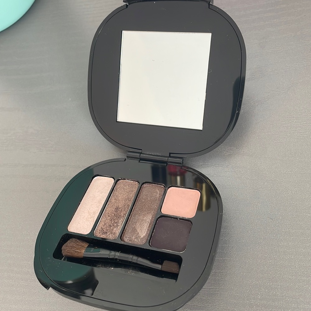 MAC stroke of midnight eyes palette with double ended applicator